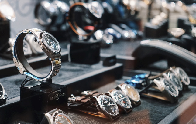 Jewelry Market "Polarized" as Luxury Spending Falls 23 per cent